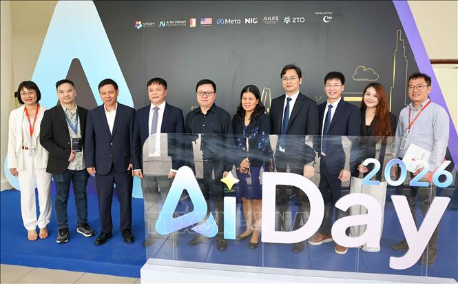 Đại biểu dự AI Day 2026 chụp ảnh chung. Ảnh: Thanh Tùng - TTXVN